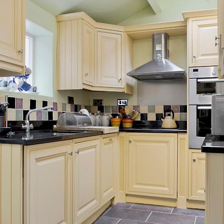 18 In The Corner Villa Windermere Bagian luar foto