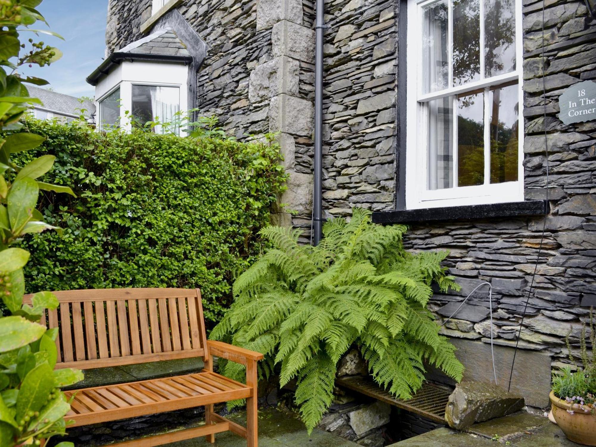 18 In The Corner Villa Windermere Bagian luar foto